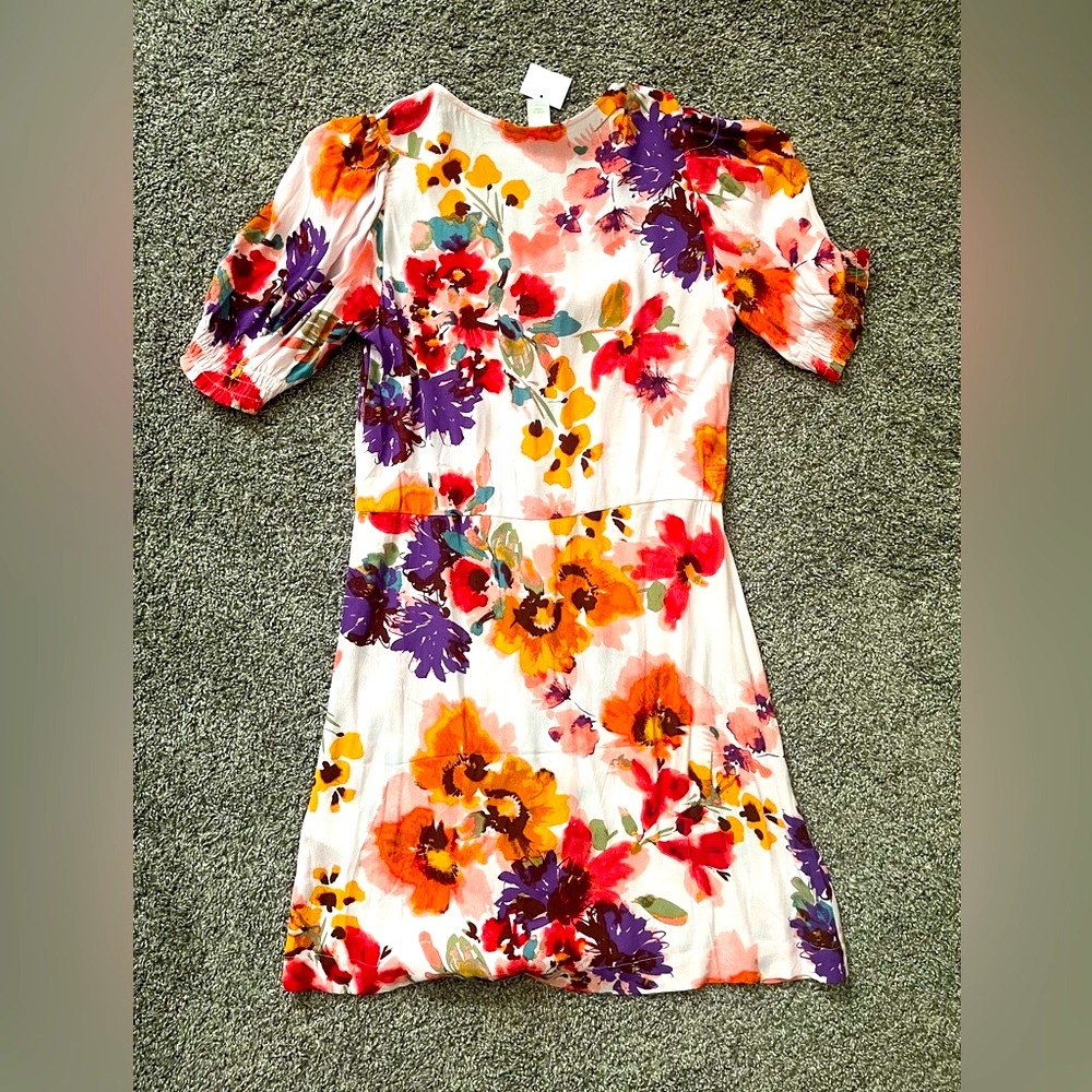 BRAND NEW H&M Multi-Color Floral V-Neck Button front Dress Size Small